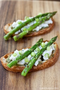 CROSTINO DI ASPARAGI E&nbsp;FORMAGGIO