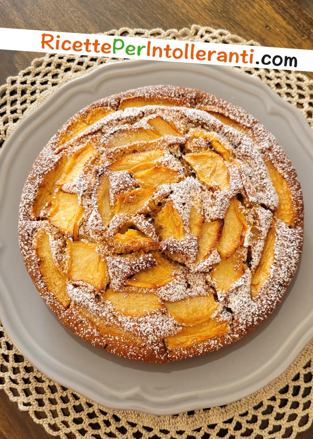 TORTA CON ROSA DI&nbsp;MELE
